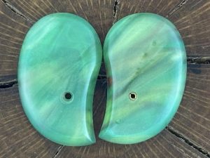 Bond arms Abalone pearlite grips