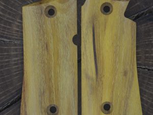 Colt mustang   BOIS D’ARK grips