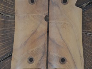 Colt mustang Texas pecan grips