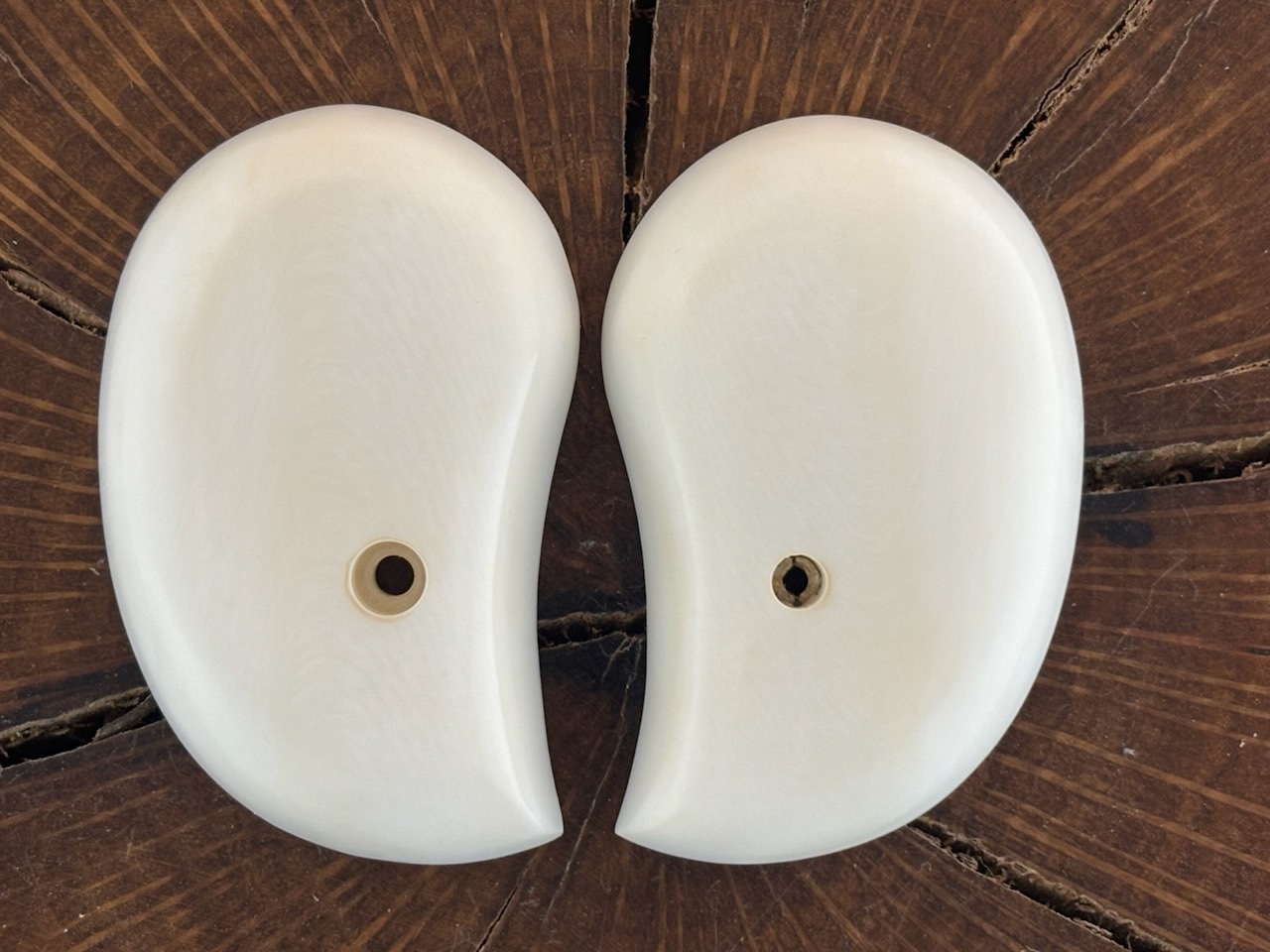 Imitation Ivory Bond arms grips
